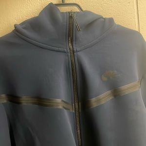 NAVY BLUE NIKE TECH 10/10(LARGE)